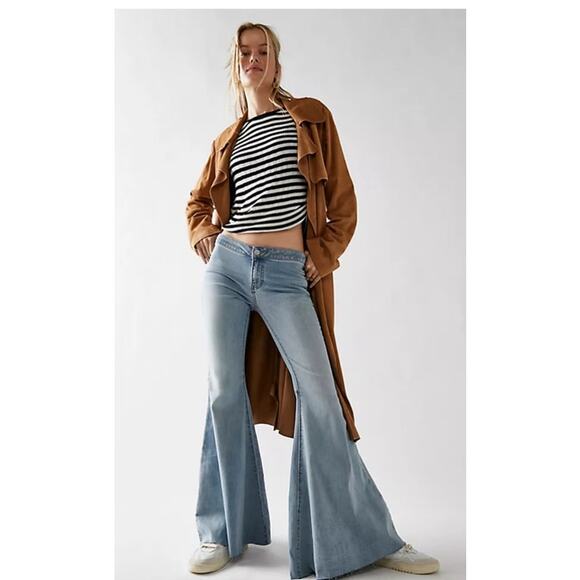 Free People We The Free Just Float On Flare Wide Bottom Leg Jeans Womens Size 25 - Picture 1 of 9